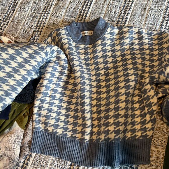 Sweaters on Sale - Picture 2 of 5